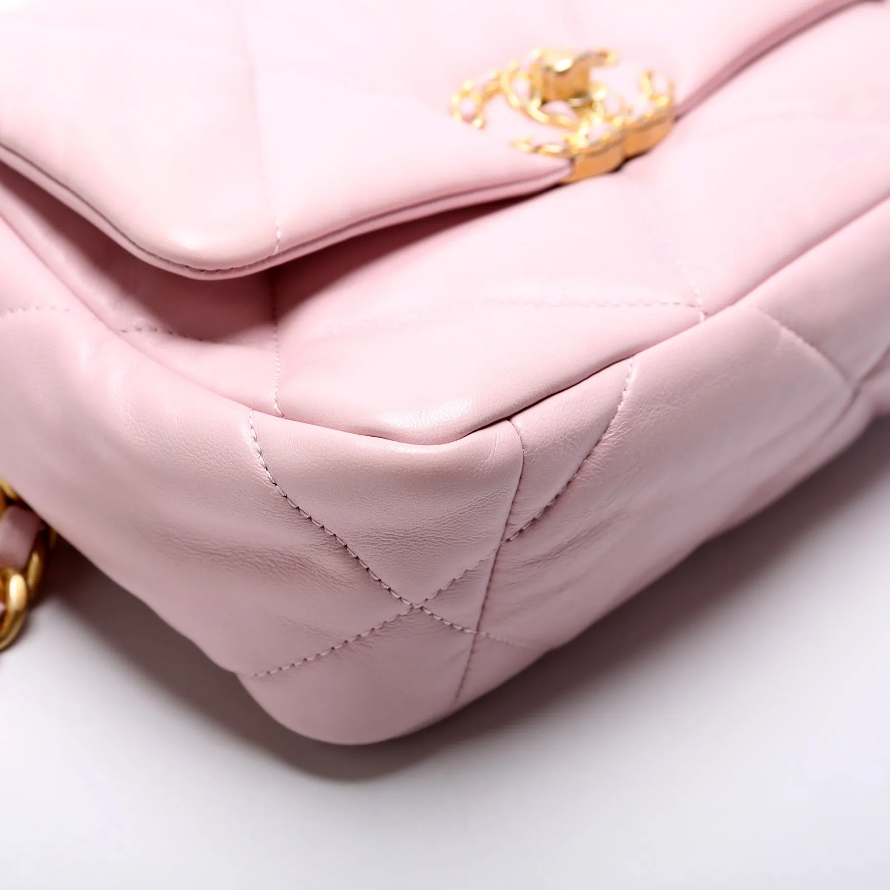 19 Medium Flap Quilted Goatskin 31M