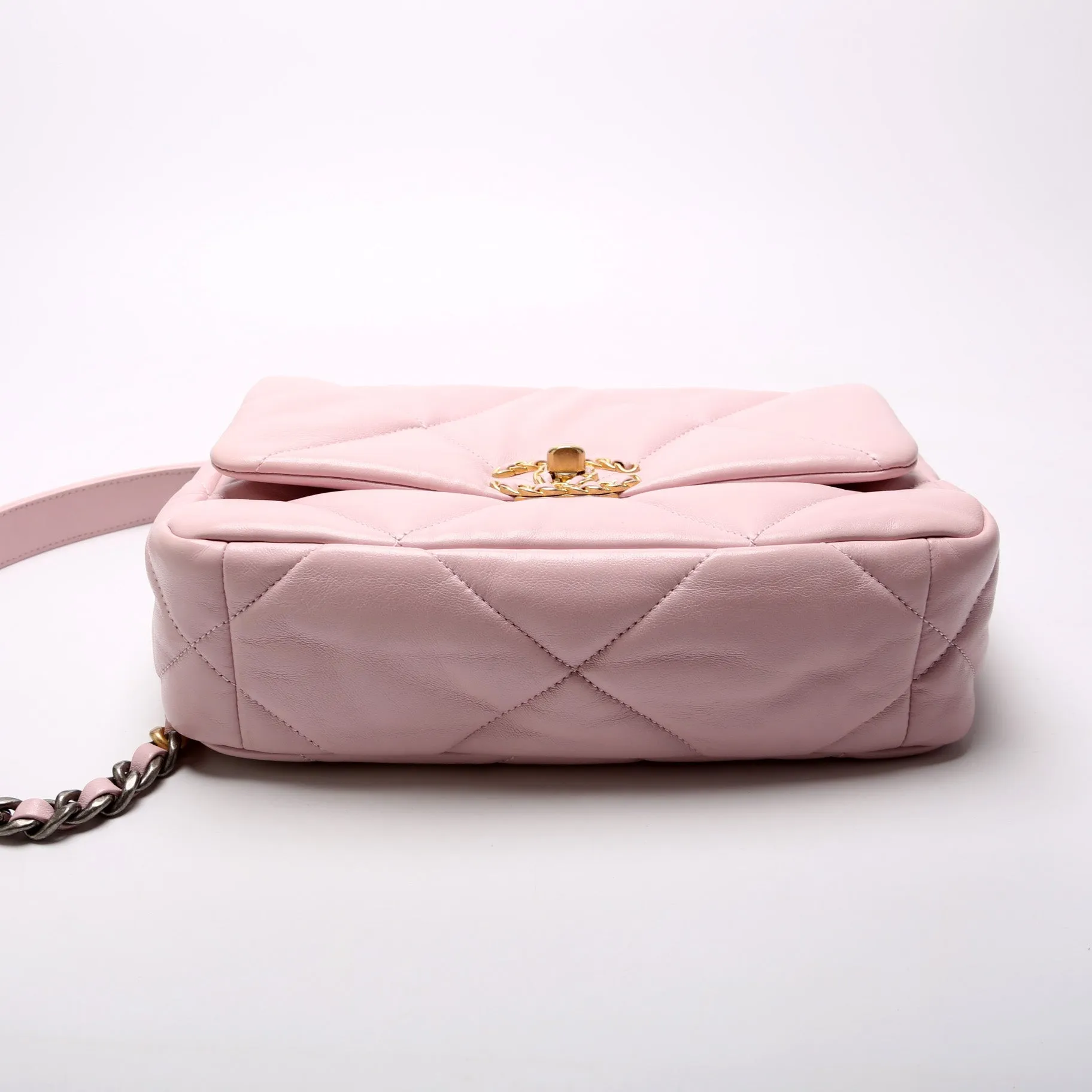 19 Medium Flap Quilted Goatskin 31M
