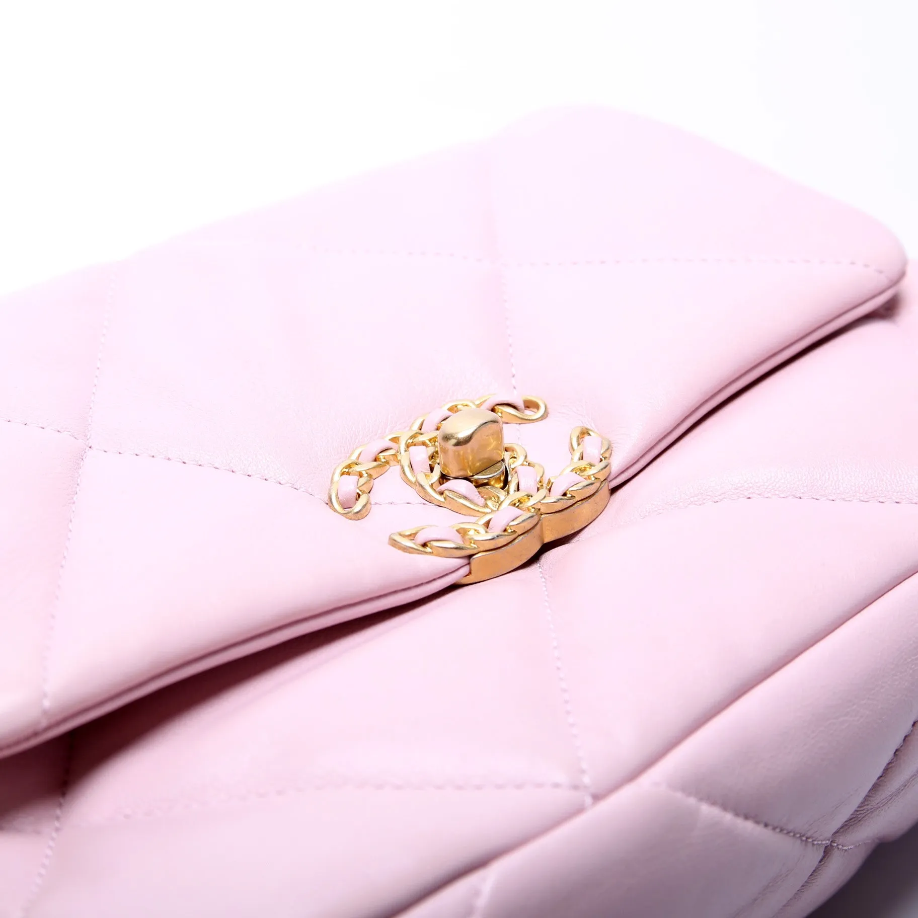 19 Medium Flap Quilted Goatskin 31M