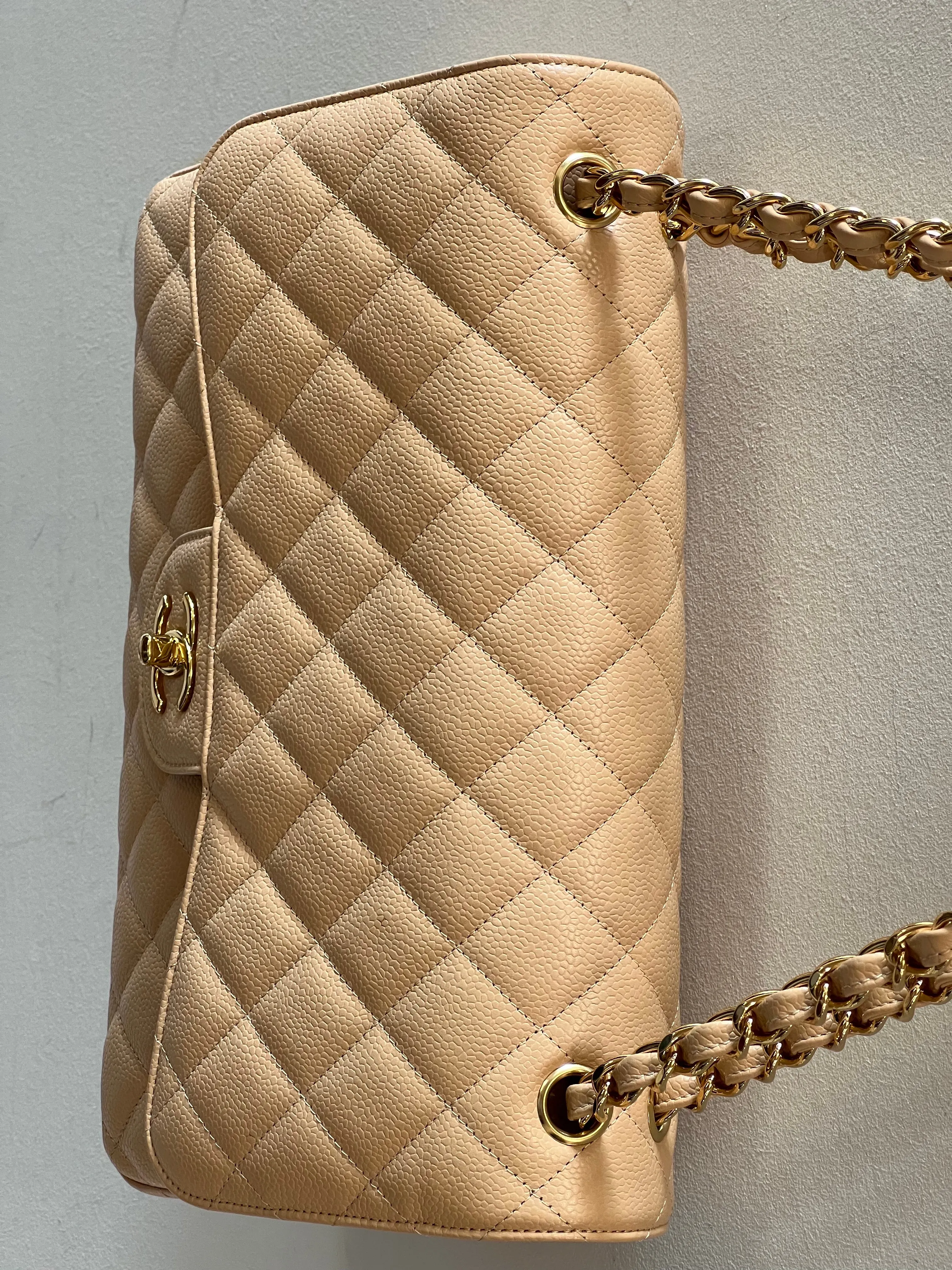CHANEL CLASSIC CAVIAR QUILTED JUMBO DOUBLE FLAP BAG