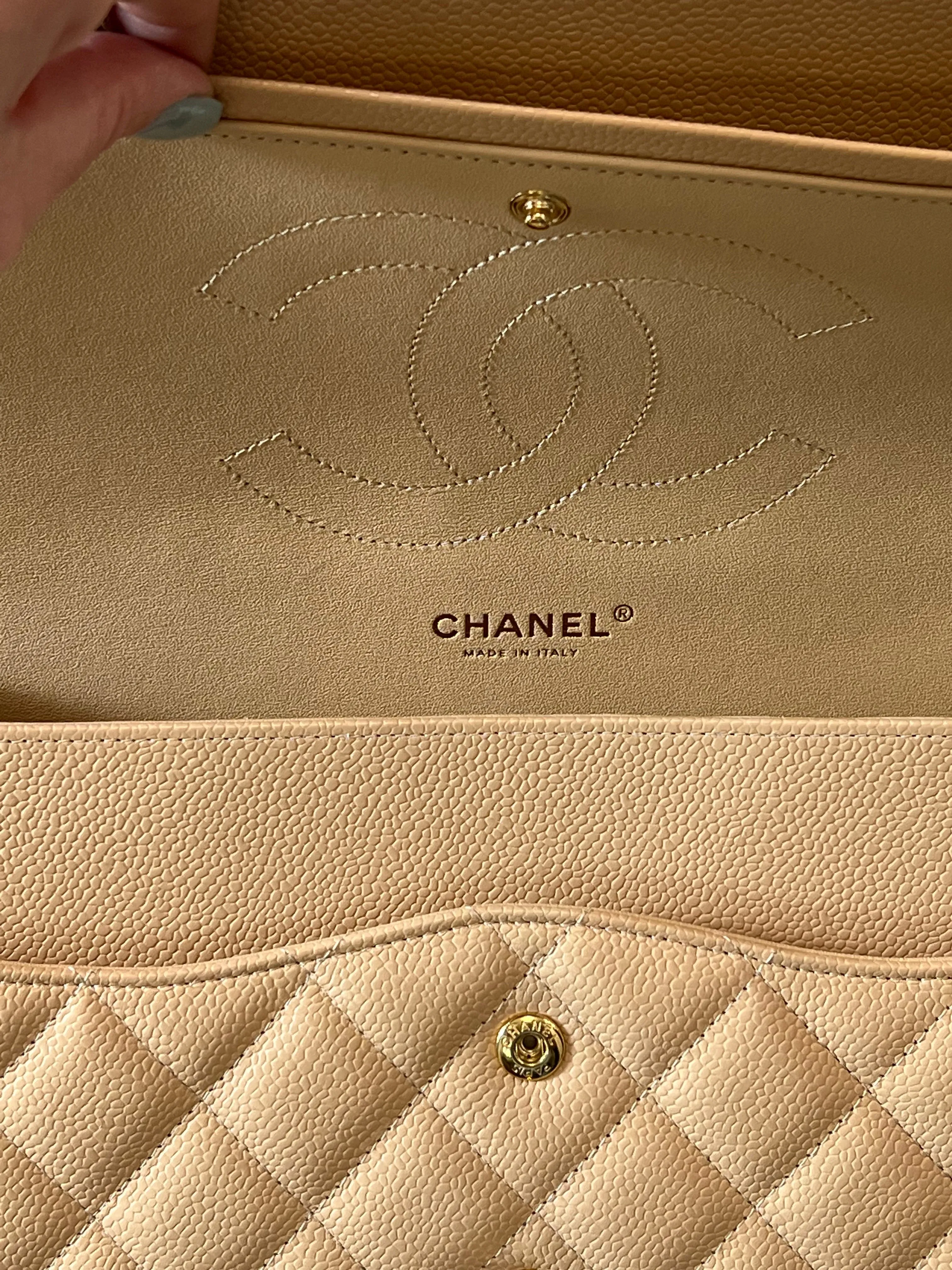 CHANEL CLASSIC CAVIAR QUILTED JUMBO DOUBLE FLAP BAG
