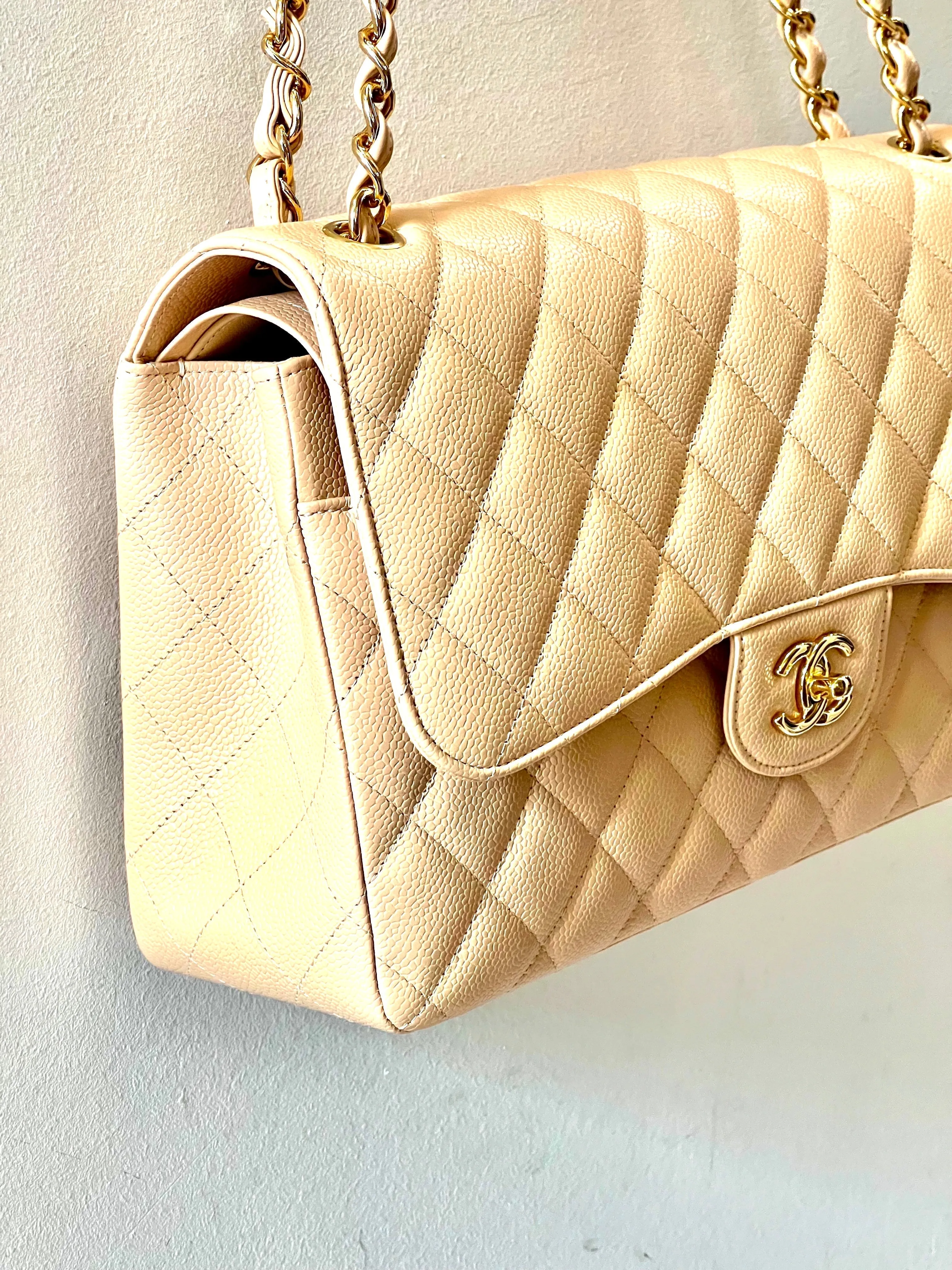 CHANEL CLASSIC CAVIAR QUILTED JUMBO DOUBLE FLAP BAG