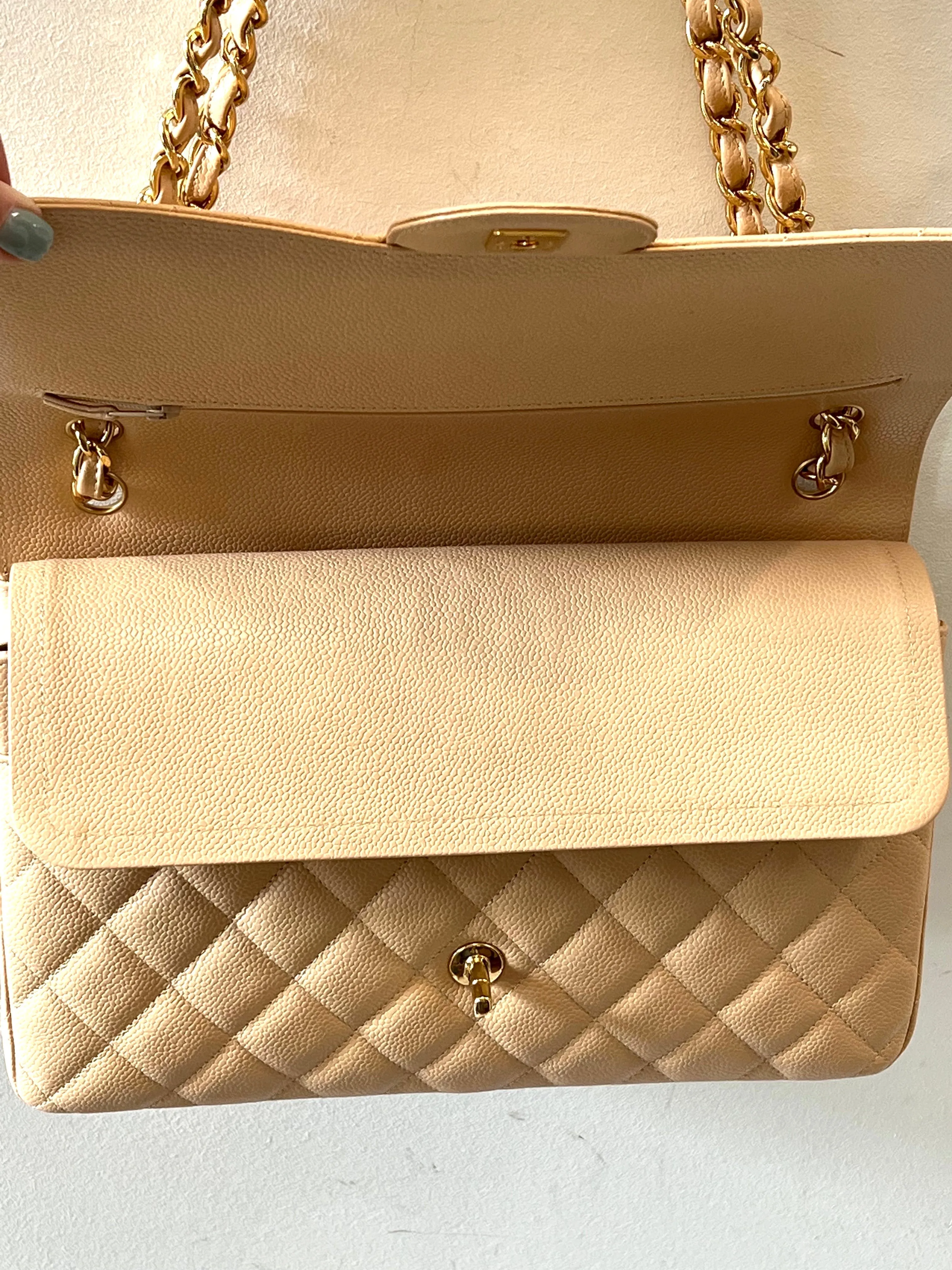 CHANEL CLASSIC CAVIAR QUILTED JUMBO DOUBLE FLAP BAG