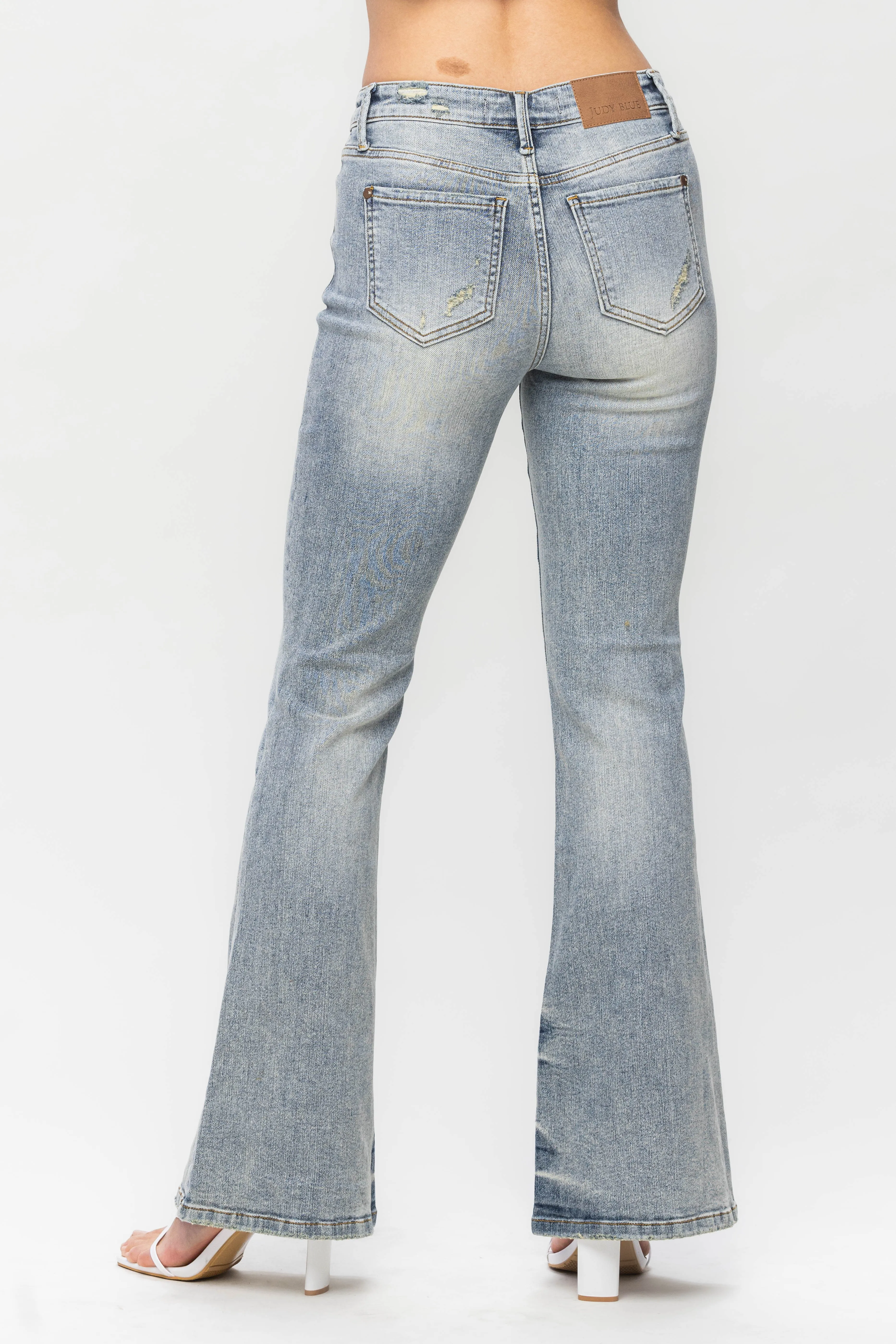 Judy Blue Mid Rise Denim Flare Jeans in Medium Wash