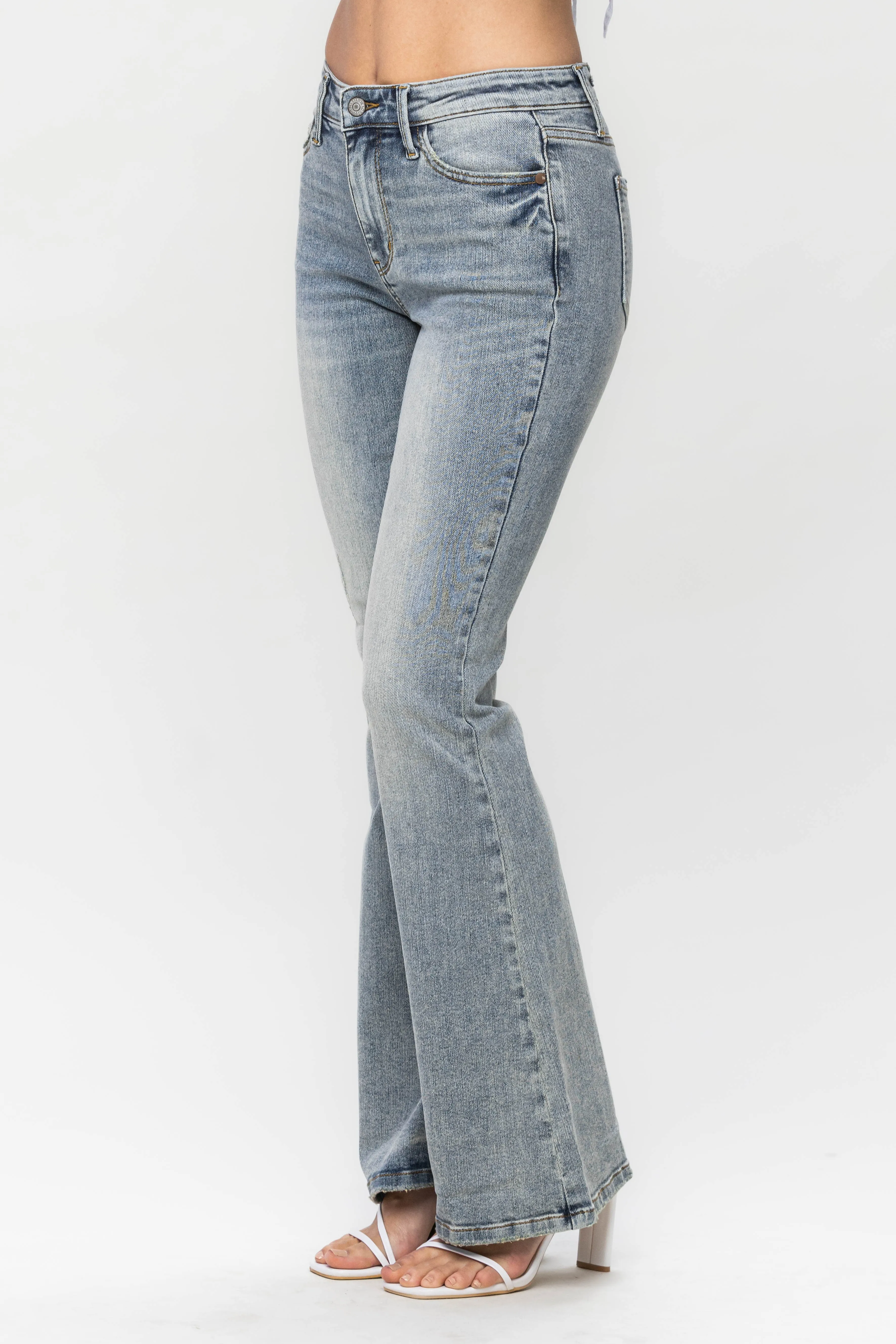 Judy Blue Mid Rise Denim Flare Jeans in Medium Wash